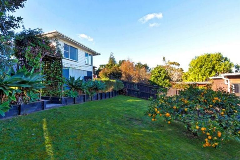 Photo of property in 17a Te Anau Place, Pakuranga Heights, Auckland, 2010