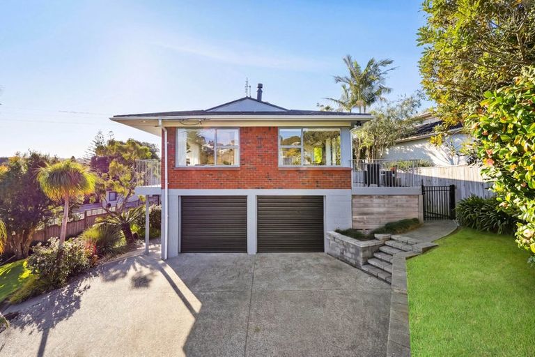 Photo of property in 5 Liston Crescent, Cockle Bay, Auckland, 2014