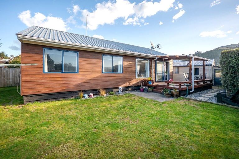 Photo of property in 2a Cochrane Street, Fairy Springs, Rotorua, 3015