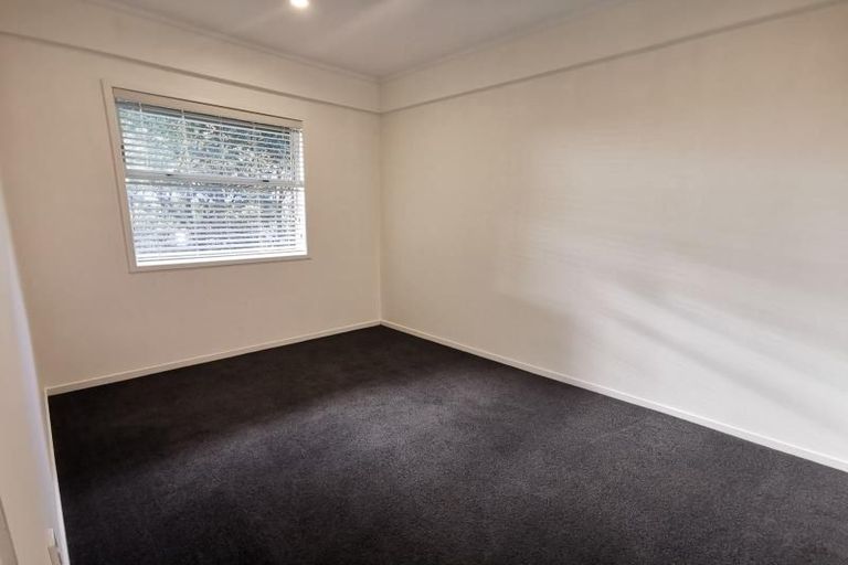 Photo of property in 2/59a Knights Road, Rothesay Bay, Auckland, 0630