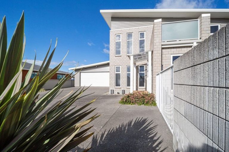 Photo of property in 10 Oriental Street, Welbourn, New Plymouth, 4312