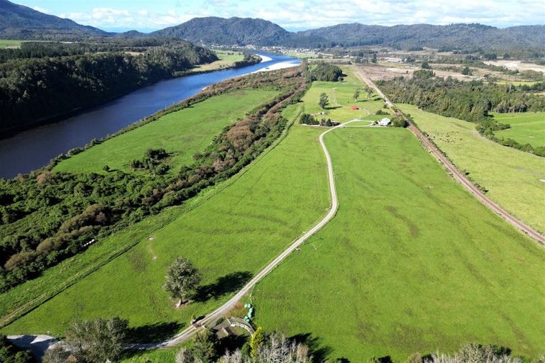 Photo of property in 200 Golf Links Road, Kaiata, Greymouth, 7805