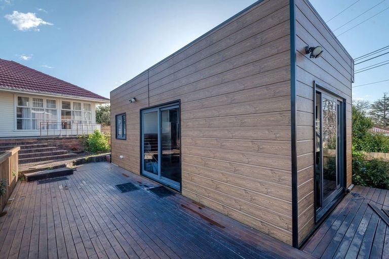 Photo of property in 1/174 Lake Road, Northcote, Auckland, 0627