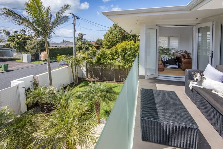 Photo of property in 2/41 Merani Street, Narrow Neck, Auckland, 0622