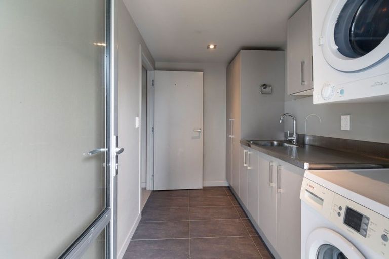 Photo of property in 33 Oram Drive, Turitea, Palmerston North, 4472