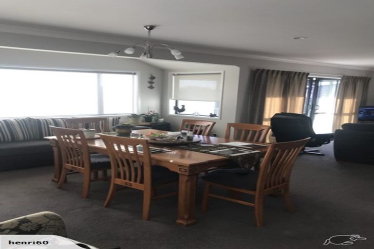 Photo of property in 19 Waynes Place, Pukekohe, 2120