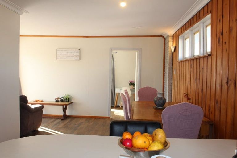 Photo of property in 18 Saint Leonards Road, Kelston, Auckland, 0602