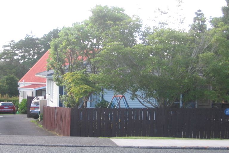 Photo of property in 1/86 College Road, Northcote, Auckland, 0627