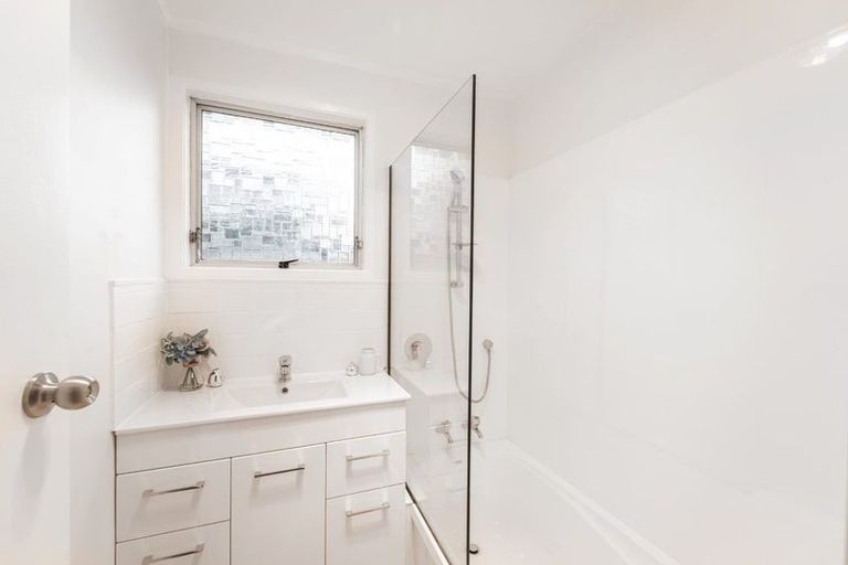 Photo of property in 4 Scarlet Drive, Ranui, Auckland, 0612