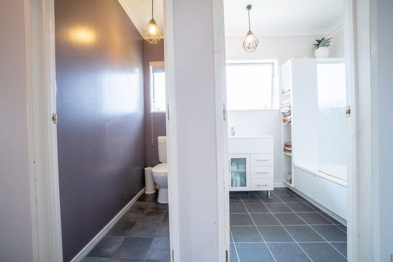 Photo of property in 10 Ashton Place, Highbury, Palmerston North, 4412