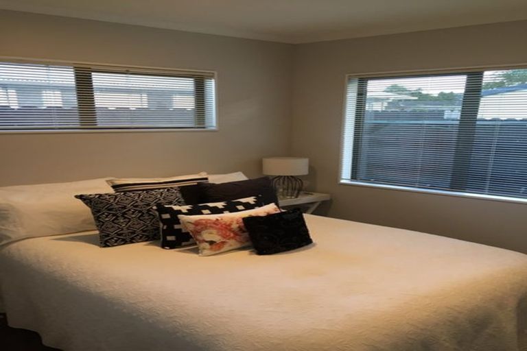 Photo of property in 4 Gossamer Drive, Pakuranga Heights, Auckland, 2010