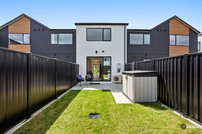 Photo of property in 33 Leo Waikari Crescent, Wallaceville, Upper Hutt, 5018