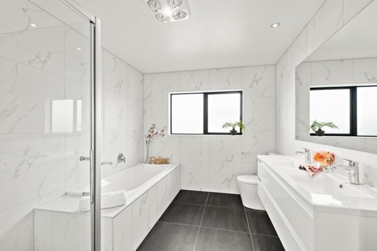 Photo of property in 46 Marina View Drive, West Harbour, Auckland, 0618