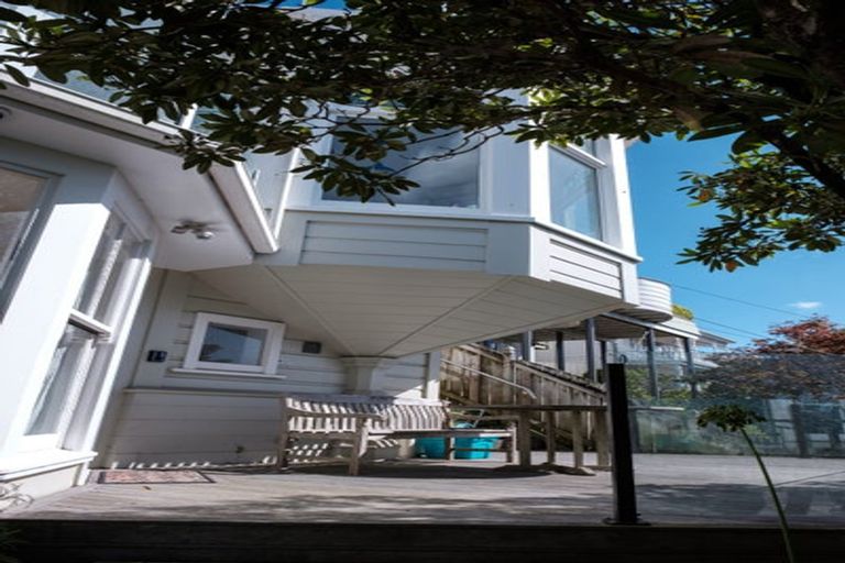 Photo of property in 32 Talavera Terrace, Kelburn, Wellington, 6012