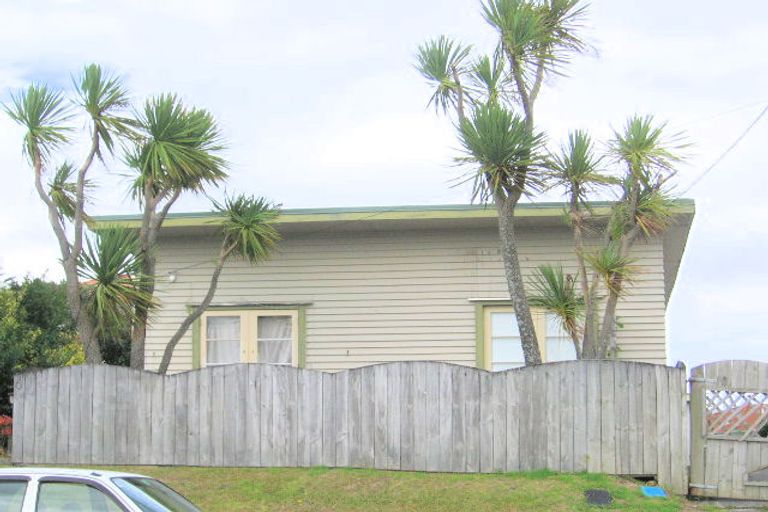 Photo of property in 2/6 Spencer Road, Pinehill, Auckland, 0632
