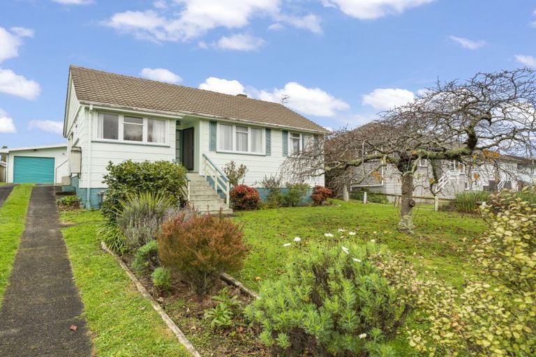 Photo of property in 27 Ashford Avenue, Hokowhitu, Palmerston North, 4410