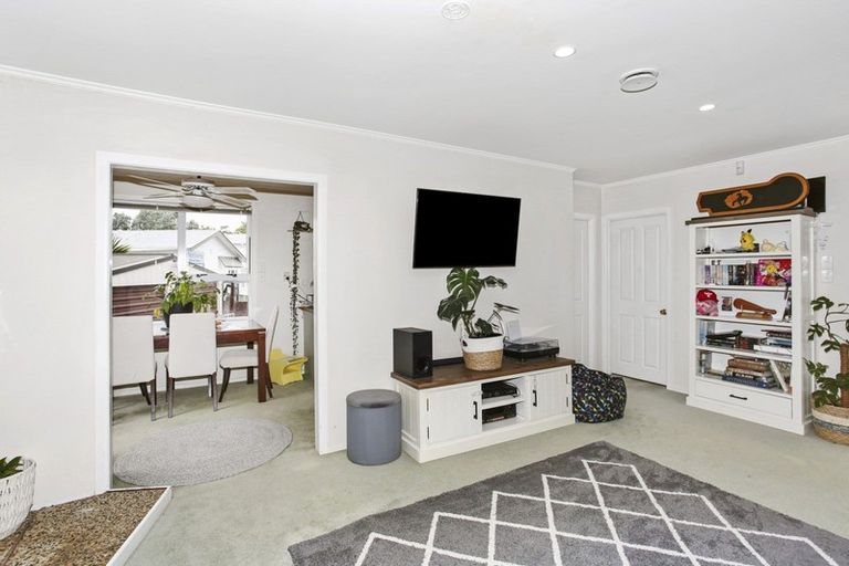 Photo of property in 132 Coxhead Road, Wattle Downs, Auckland, 2103