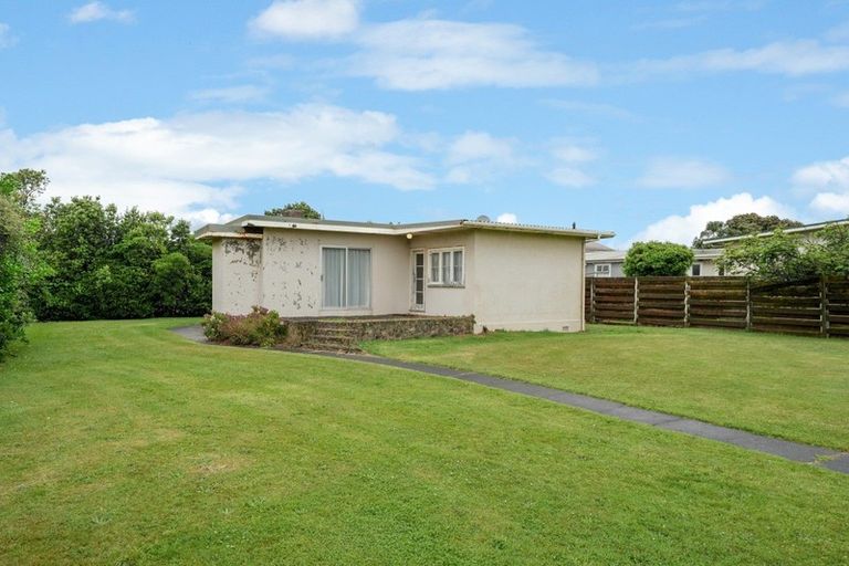 Photo of property in 70 Moana Street, Otaki Beach, Otaki, 5512
