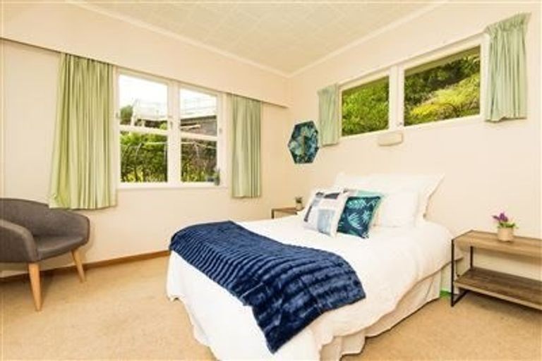 Photo of property in 74 Dowse Drive, Maungaraki, Lower Hutt, 5010