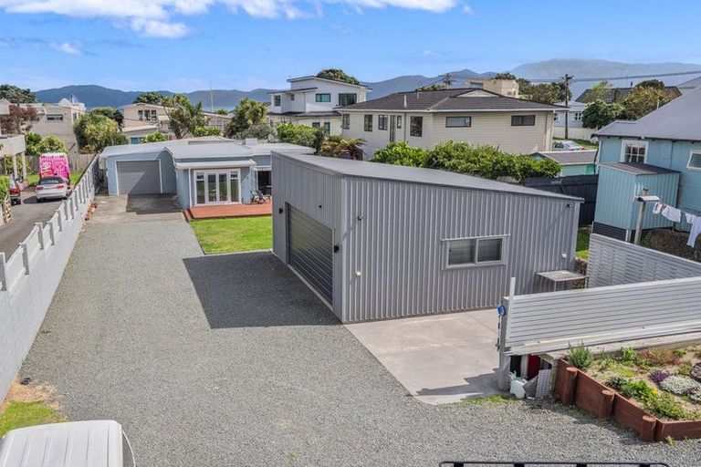 Photo of property in 116 Seaview Road, Paraparaumu Beach, Paraparaumu, 5032
