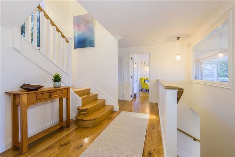 Photo of property in 48a Waterview Road, Stanley Point, Auckland, 0624