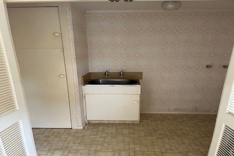 Photo of property in 21 Bayly Road, Moturoa, New Plymouth, 4310