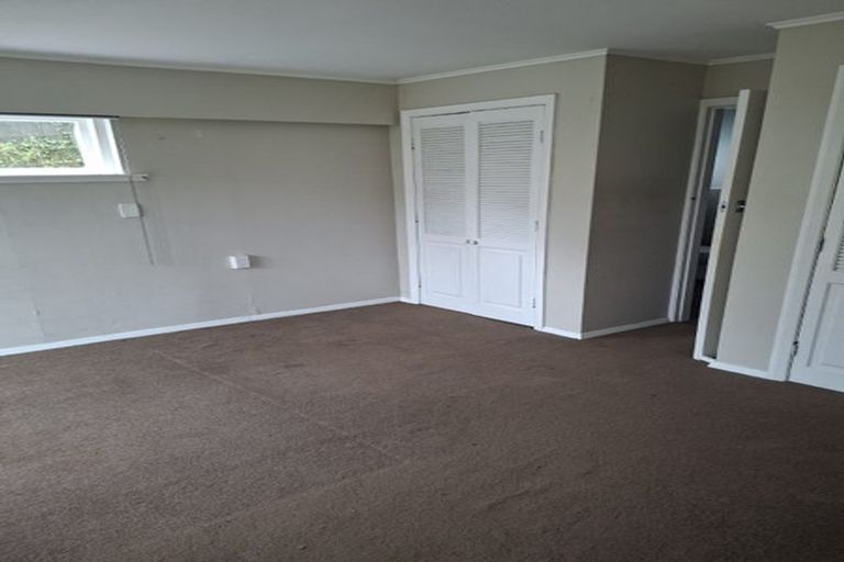 Photo of property in 18 Ranui Terrace, Tawa, Wellington, 5028