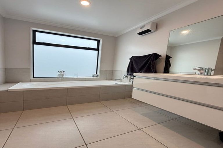 Photo of property in 3 Courage Road, Papakura, 2110