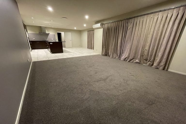 Photo of property in 5 Alvre Place, Flat Bush, Auckland, 2016