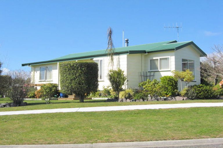 Photo of property in 16 Rowena Crescent, Motuoapa, Turangi, 3382