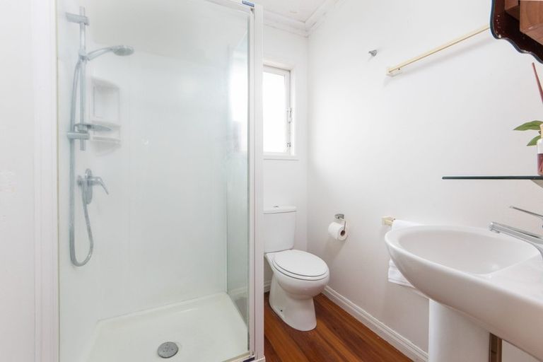 Photo of property in 28 Tamahere Drive, Glenfield, Auckland, 0629