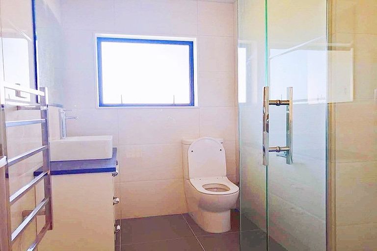 Photo of property in 12b Riverina Avenue, Pakuranga, Auckland, 2010