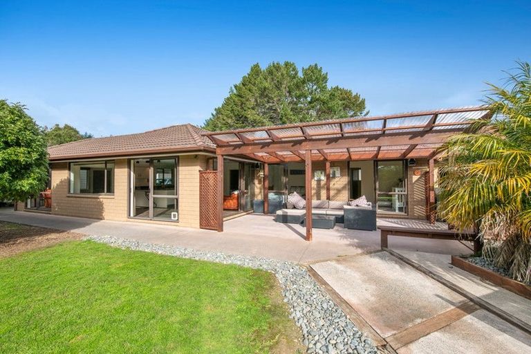 Photo of property in 42 Manuka Grove, Helensville, 0875