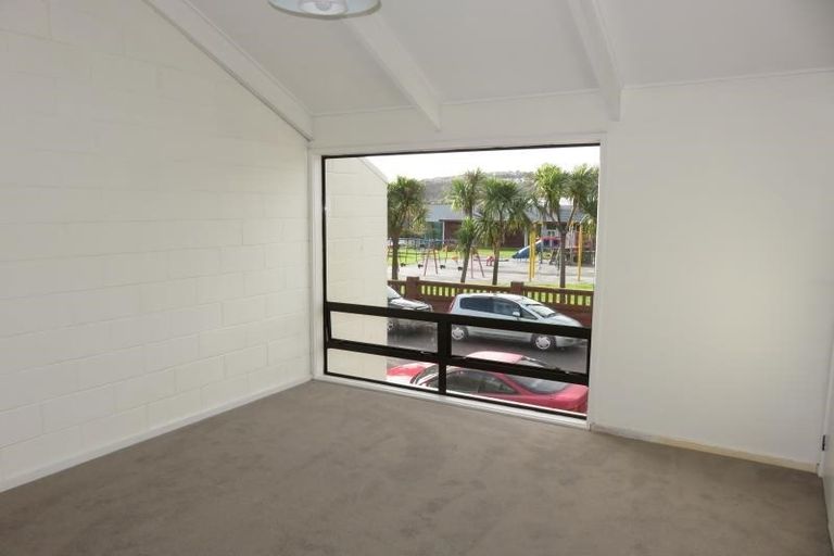 Photo of property in Lynbrae Court Flats, 21/4 Dr Taylor Terrace, Johnsonville, Wellington, 6037
