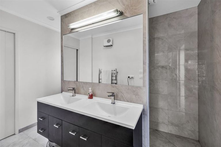 Photo of property in 1b Links Drive, Waiwhakaiho, New Plymouth, 4312