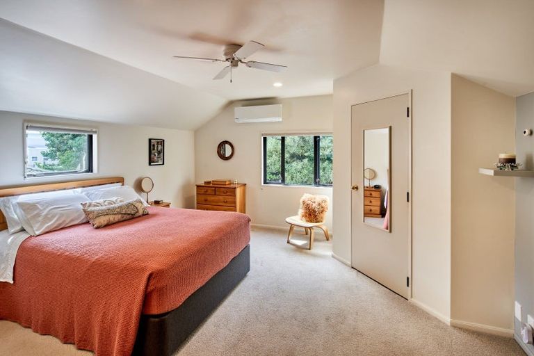 Photo of property in 2/139 Knights Road, Hutt Central, Lower Hutt, 5010