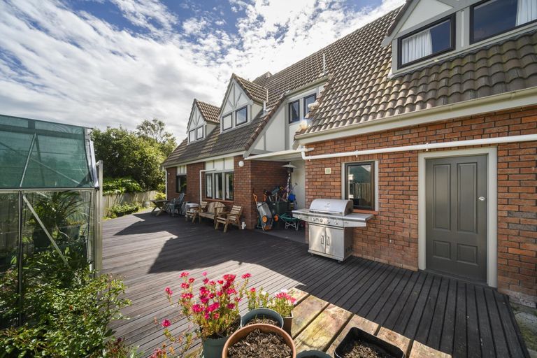 Photo of property in 21 Springdale Grove, Fitzherbert, Palmerston North, 4410