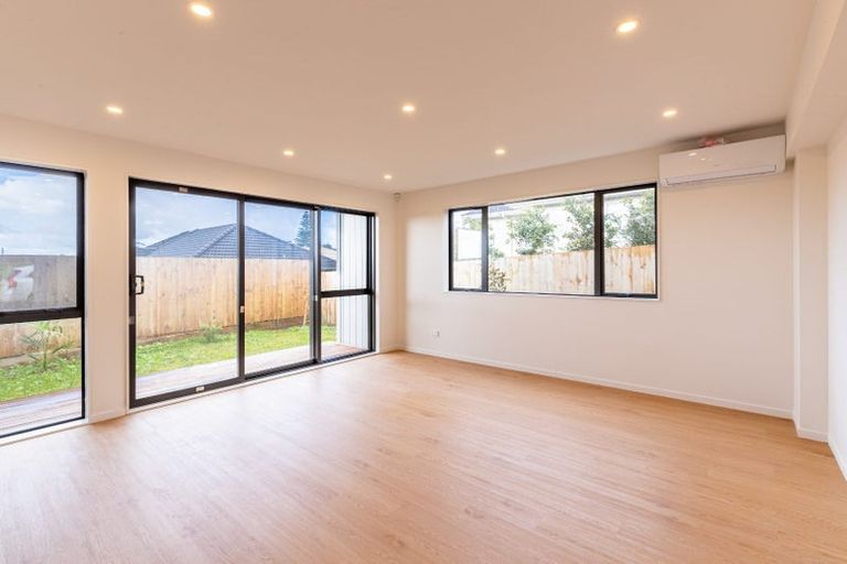 Photo of property in 2/49 Sunnyside Road, Sunnyvale, Auckland, 0612