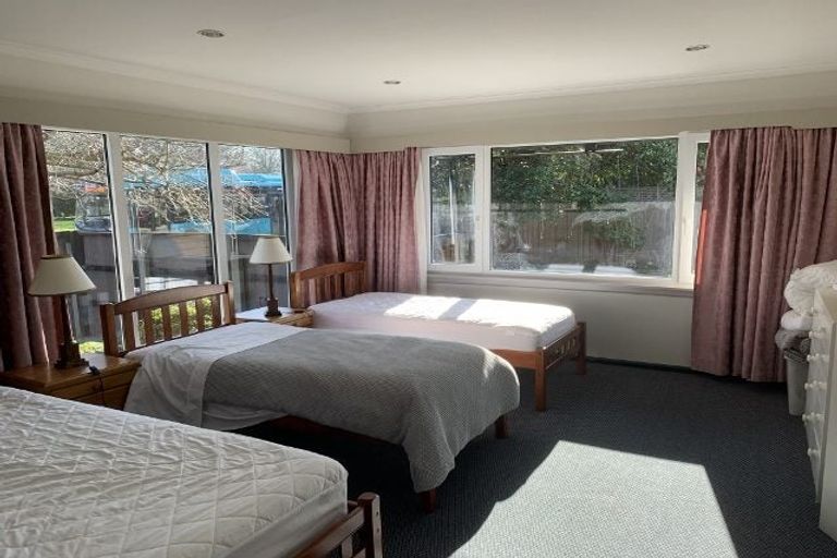 Photo of property in 354 Memorial Avenue, Burnside, Christchurch, 8053