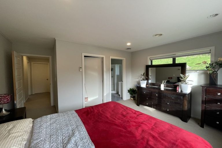 Photo of property in 60 Erlestoke Crescent, Churton Park, Wellington, 6037