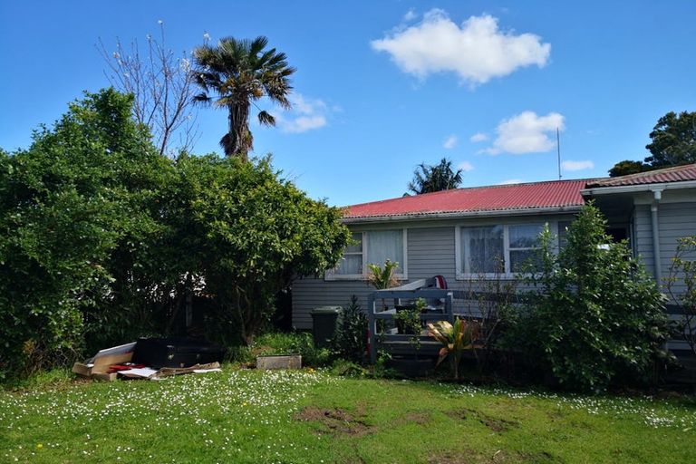 Photo of property in 28 Windrush Close, Mangere, Auckland, 2022