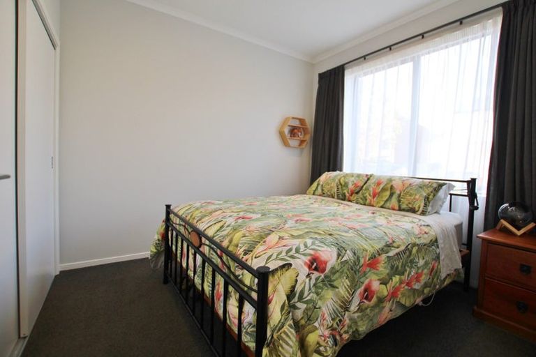 Photo of property in 2/17 Uku Lane, Hobsonville, Auckland, 0616