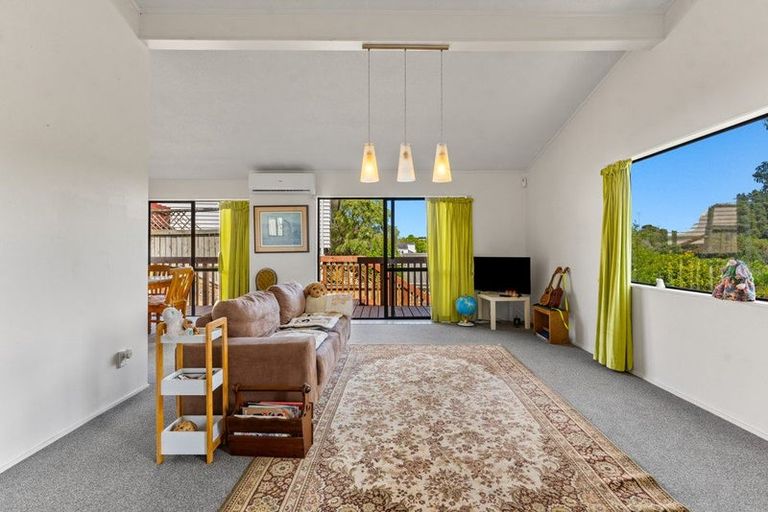 Photo of property in 1/9a Kitewao Street, Northcote, Auckland, 0627