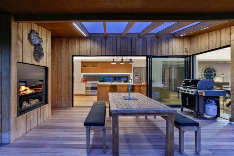 Photo of property in 6 Kuiwai Drive, Rainbow Point, Taupo, 3330