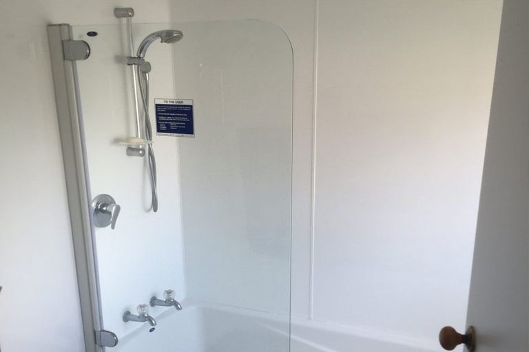 Photo of property in 25 Pyle Road West, One Tree Point, 0118