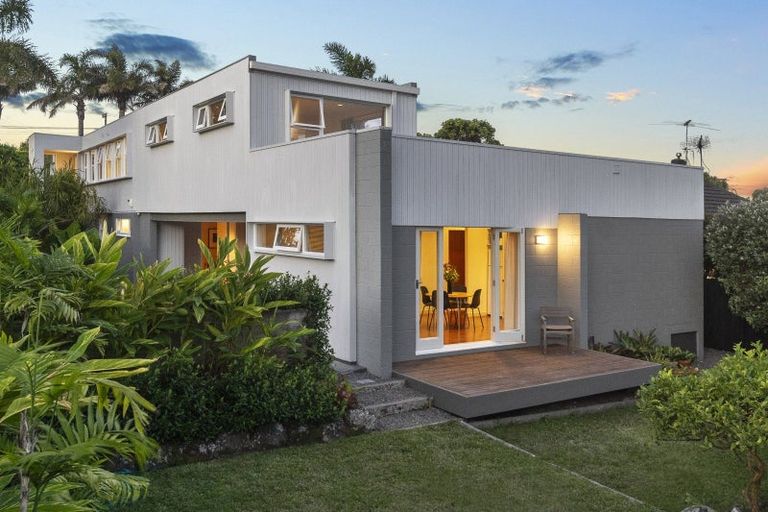 Photo of property in 41 Old Lake Road, Narrow Neck, Auckland, 0624