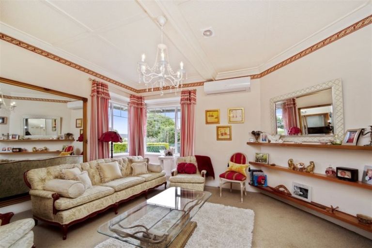 Photo of property in 10 Furlong Street, Hawera, 4610