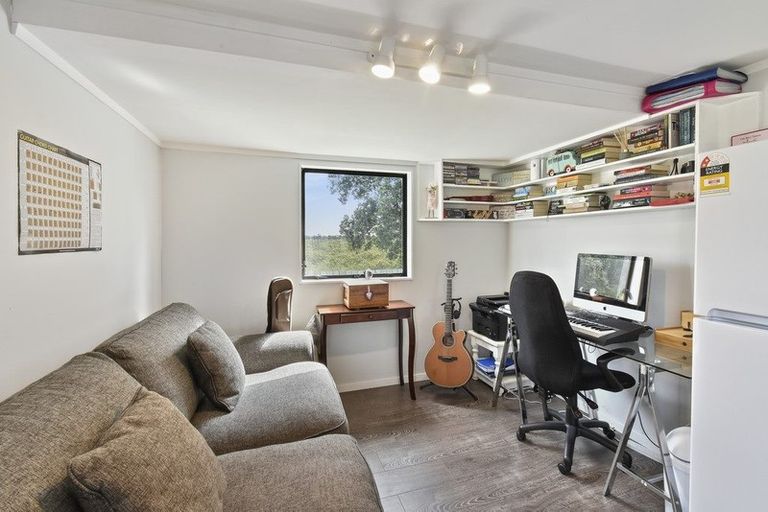 Photo of property in 12 Seaward Place, Wattle Downs, Auckland, 2103