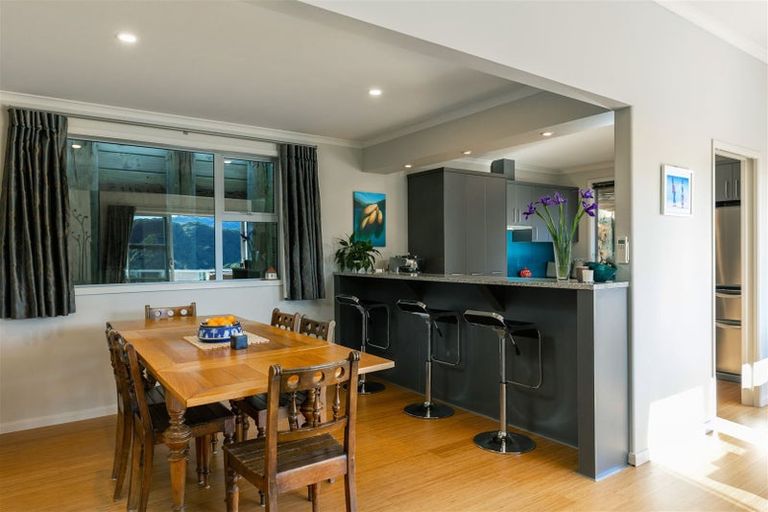 Photo of property in 7 Collins Place, Picton, 7220