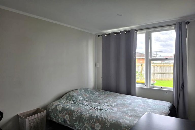 Photo of property in 2/57 Cardiff Road, Pakuranga, Auckland, 2010